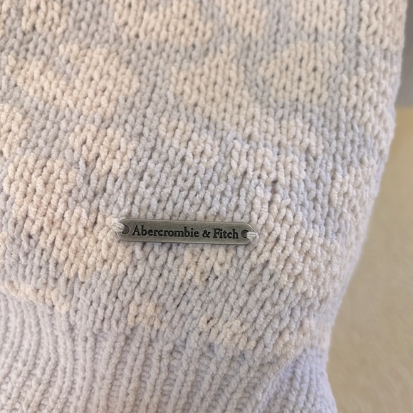 Abercrombie & Fitch Soft Collection Oversized Chenille Sweater - Picture 3 of 5